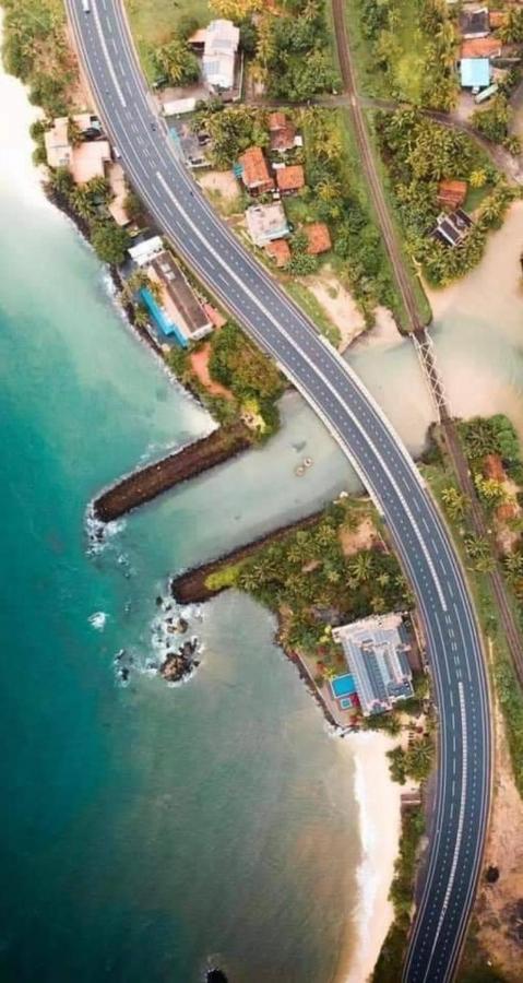 Goviyapana Beach Hotel Ahangama Eksteriør billede